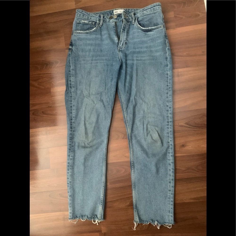 ZARA Distressed Ankle-cut Jeans